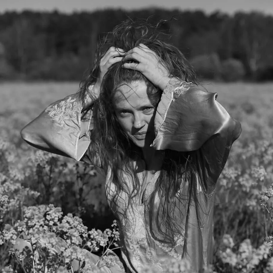 Стрелок катя. Анна синякина 2025. анна синякина босиком. анна синякина 2018. анна портная в фильме ворошиловский стрелок.