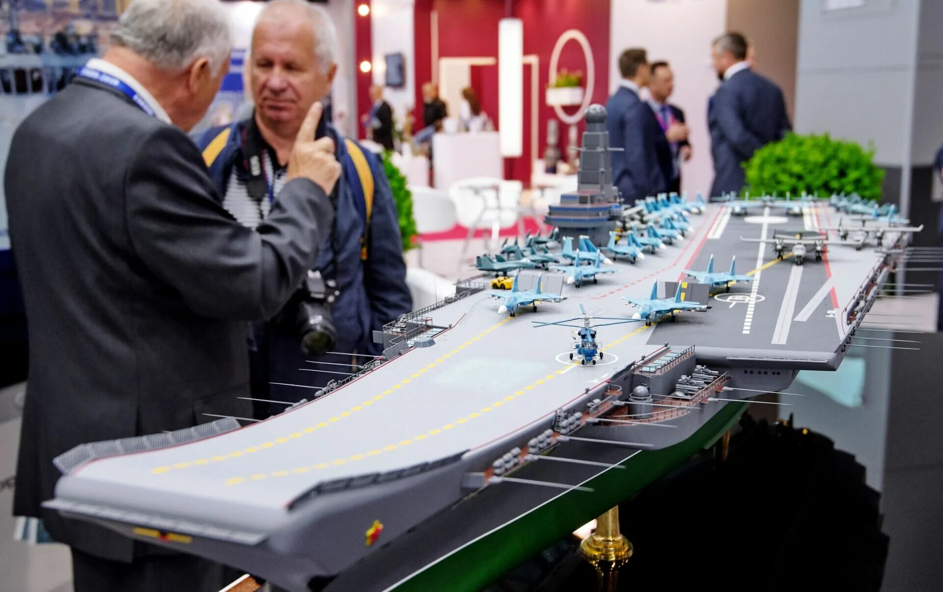 Milex 2019. Камаз-1221 шатл беспилотный автобус. Авианосцы проекта 11430э «ламантин». Нанотехнологии производство. Kamaz-1221 шатл.