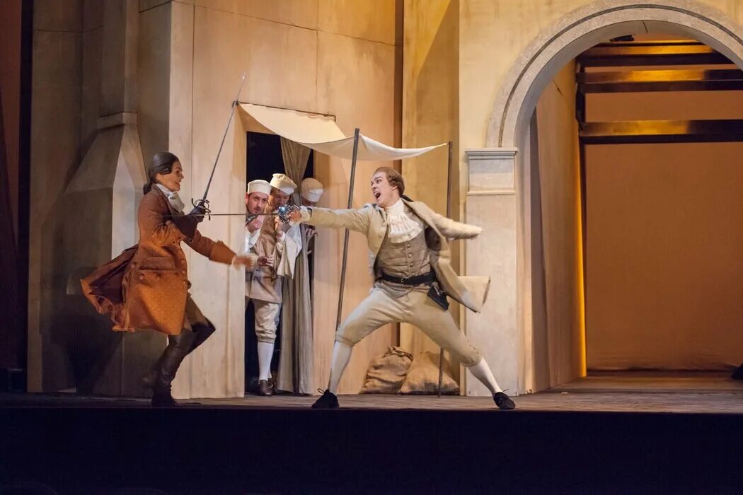 Слуга двух господ малый театр. Слуга двух господ театр пушкина иваново. Слуга двух господ спектакль. Смеральдина в «слуге двух господ». Слуга двух господ.