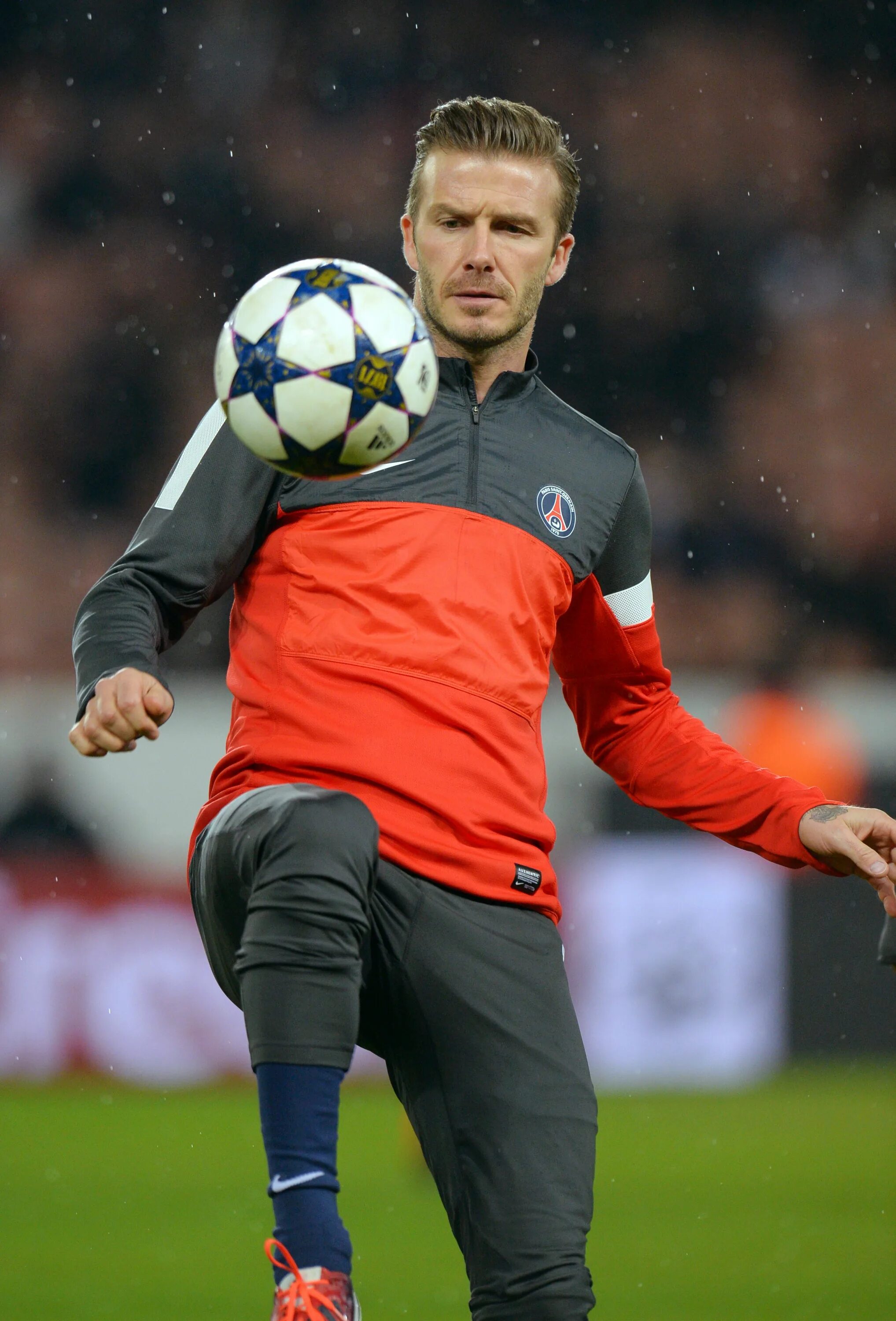 Дэвид Бекхэм футбол. David Beckham футболист. David Beckham футбол. David Beckham PSG.