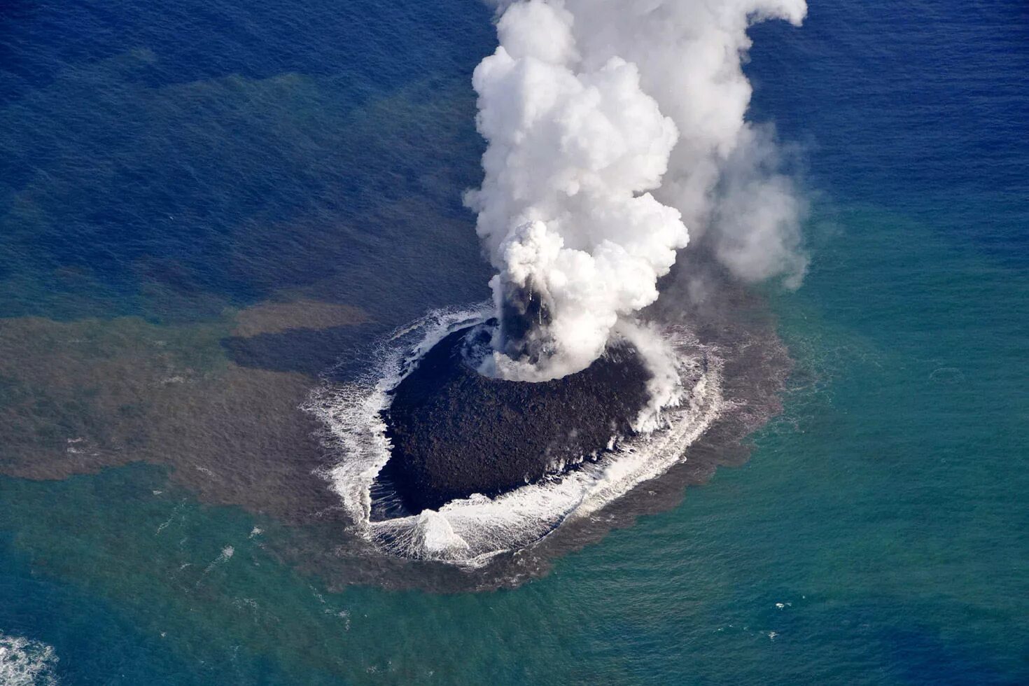 26 августа 2012 года в тихом океане. Подводный вулкан Кавио барат. Вулканический остров Нисиносима. Адамс (подводный вулкан). Остров Сюртсей.