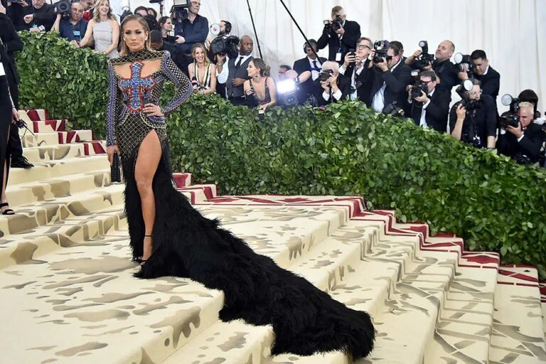 Pfeiffer beach, big sur. Met gala 2019 лопес. Красивые машины. Опасные селфи. Необычные картинки.