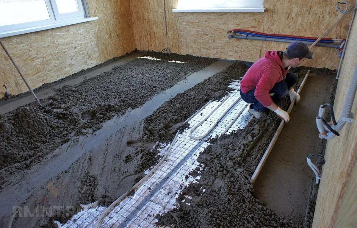 Черновой бетонный пол по грунту в частном доме. Бетонная стяжка. Цпс для стяжки пола. Бетонная стяжка с керамзитом. Стяжка цпр 50 мм под плитку.