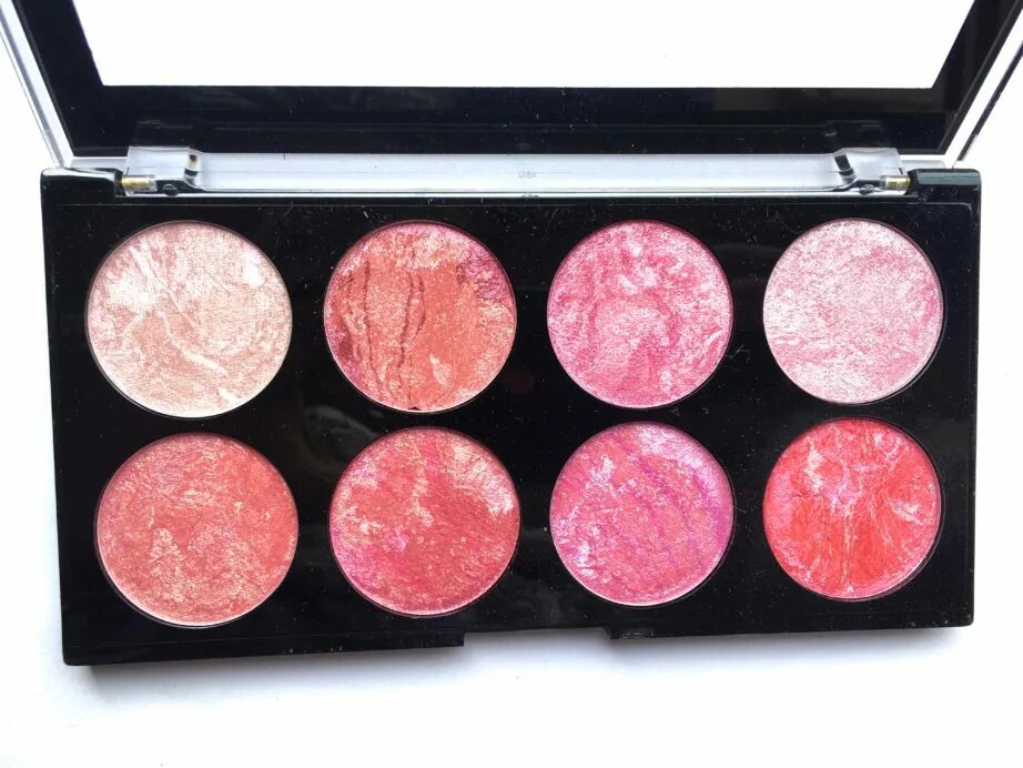 Румяна revolution палитра. Makeup revolution blush. Румяна палитра для рисования. Revolution палетка blush. Revolution румяна golden sugar.