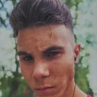 Вася красный
