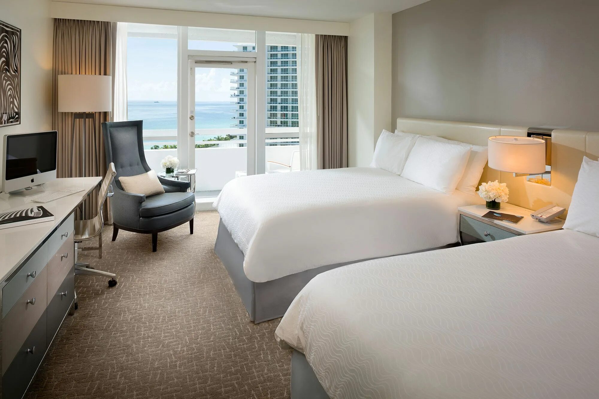 Suit room hotel. Fontainebleau hotel. Жилье в тайланде аренда. Hotel 2 bedroom. 2 bedroom suites.