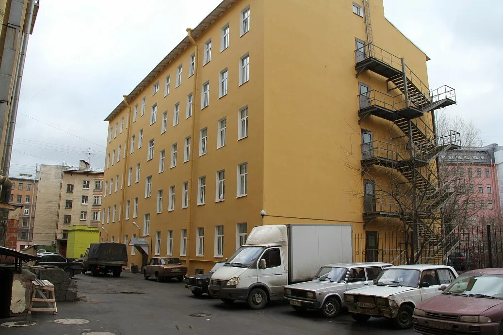 государственного жилищного фонда санкт петербурга. набережная реки карповки 2. а. доходный дом (наб. нарвский пр дом 18.