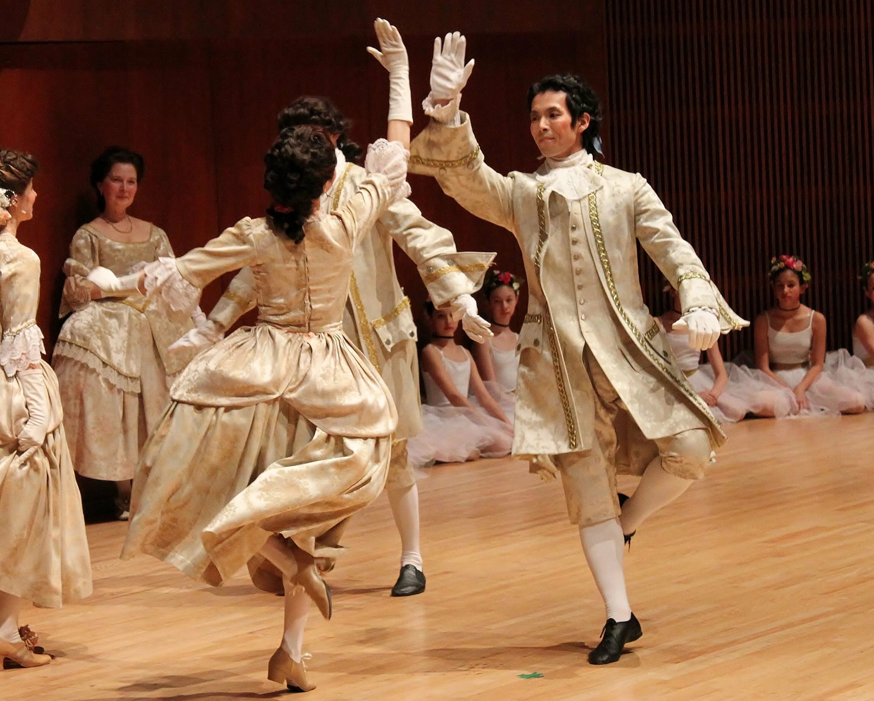 Гавот это. Сарабанда историко бытовой танец. Гавот 18 век. Сарабанда испанский танец. Мазурка 19 век.
