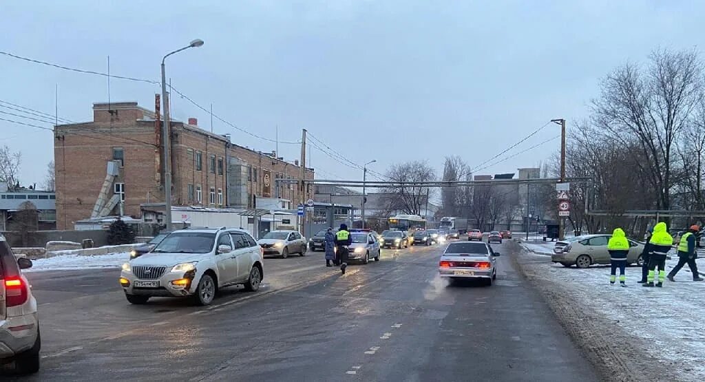 ростов тревога. Vjuen kb uhf;lfyt lyh j,hfofnmcz d gjkbrkbyybre в ростове. сирена в ростове. битком забитый троллейбус. воздушная тревога в ростове на дону.