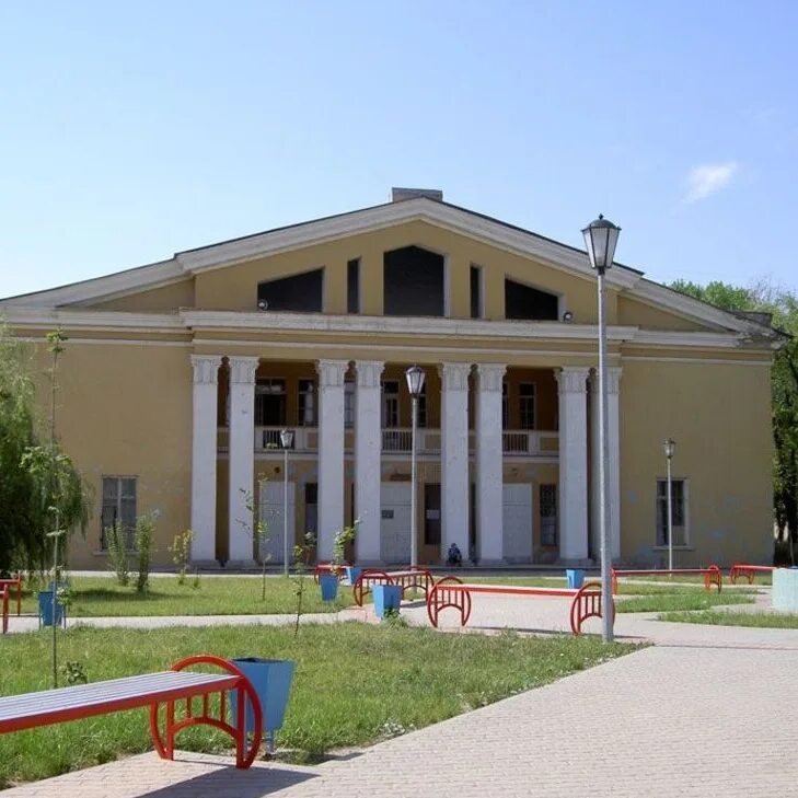 Дом профсоюзов волгоград внутри. Центр культуры волгоград. Центр культуры волгоград. Волгоградский областной центр народного творчества. Клуб культура волгоград фото.
