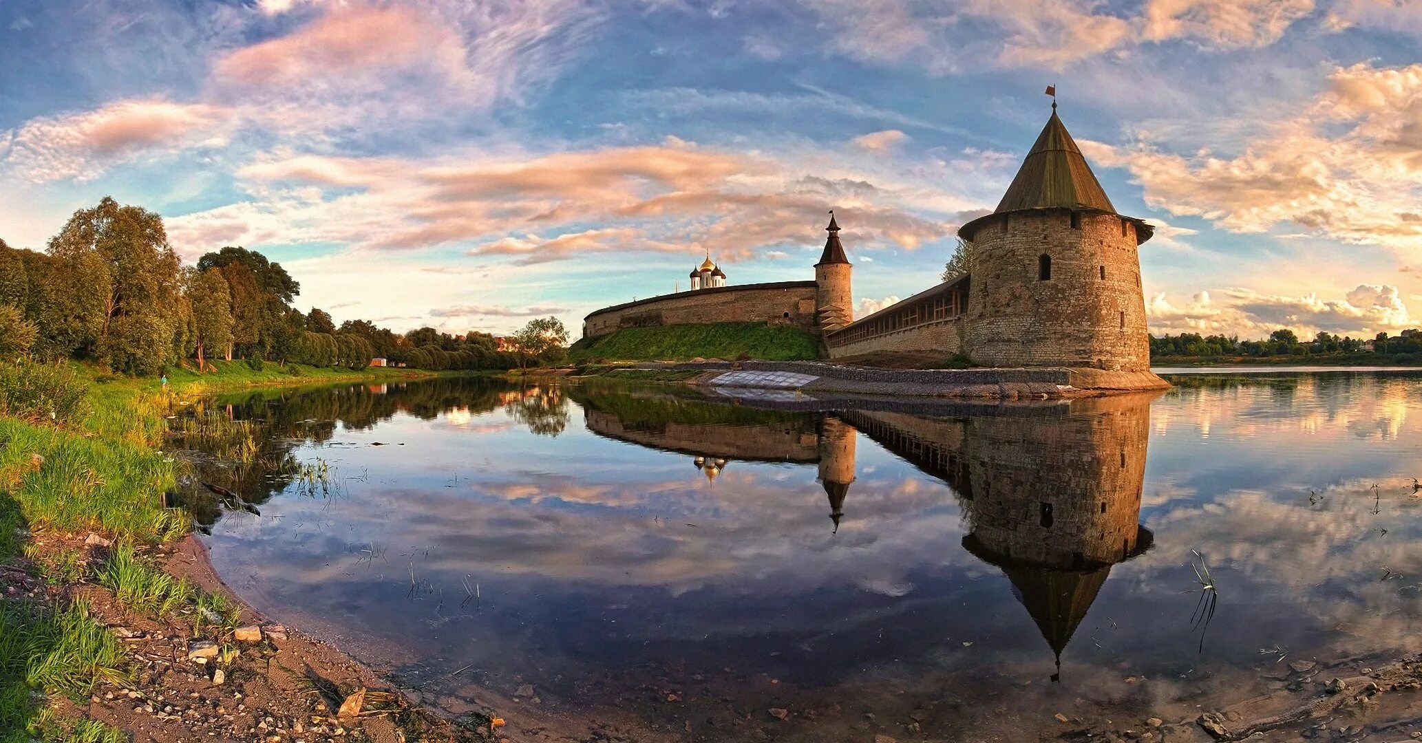 Древние русские реки. Псковская крепость (Псковский Кремль). Староладожская крепость Псков. Псковский Кремль (кром). Река Великая. Река Пскова.. Древняя Русь город Псков.