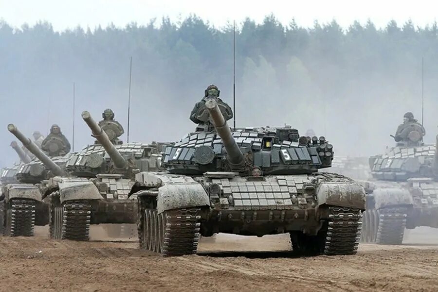 Войска где танки. Колонна т-72. Танк т72 армия РФ. Т 90 колонна. Т72 на марше.