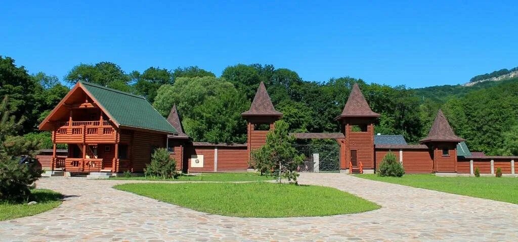 Туристический комплекс "даховская слобода". Базу белая речка. Юфу белая речка. Гостиница белая река даховская. Туристический комплекс белая река даховская.