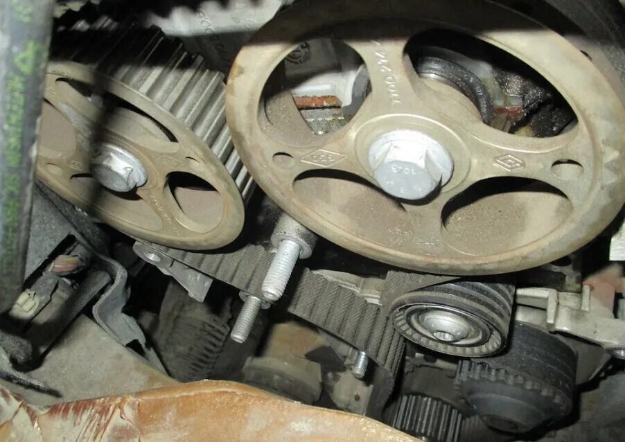 Ремкомплект грм ниссан альмера k4m. Ремень грм ларгус к4м. Фазорегулятор рено дастер 1. K4m замена грм. Дастер 1.