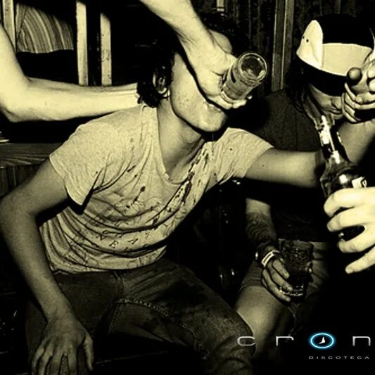 Изменяет по пьяни с друзьями