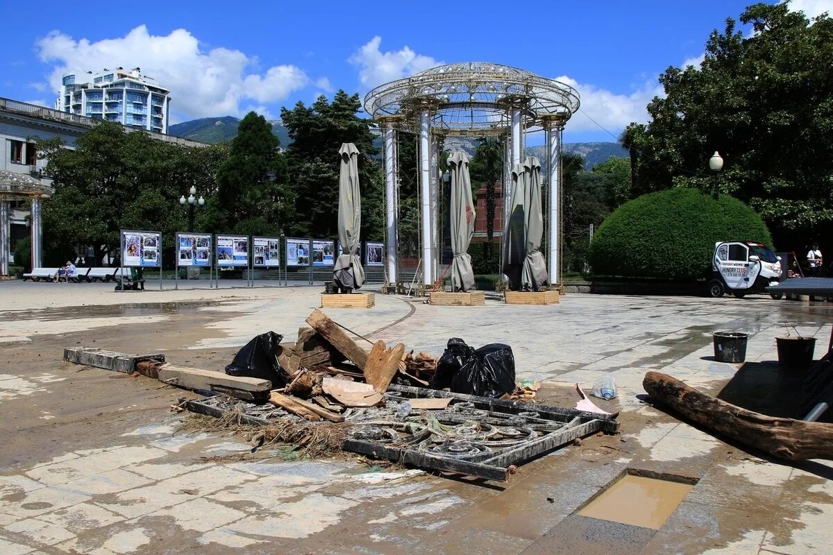 шоссе туристов в ялте. ялта новости администрации. наводнение в ялте 2021. крым новости последние. свежий новости ялты.