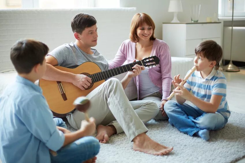 Семья поет. Музыкальная семья. Талантливая семья. Пение в семье. Singing family