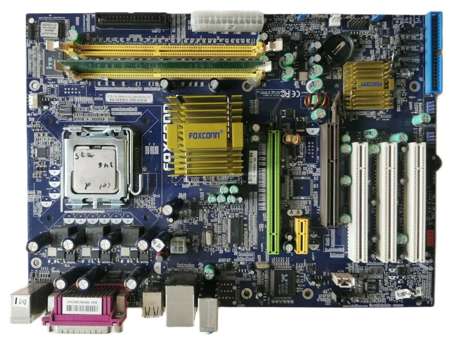 Системные платы foxconn. Foxconn p4m9007mb-8rs2h lga775. Foxconn Socket 775 motherboard. Материнская плата Foxconn p4m8907ma-rs2h. Foxconn 915gv7mc.