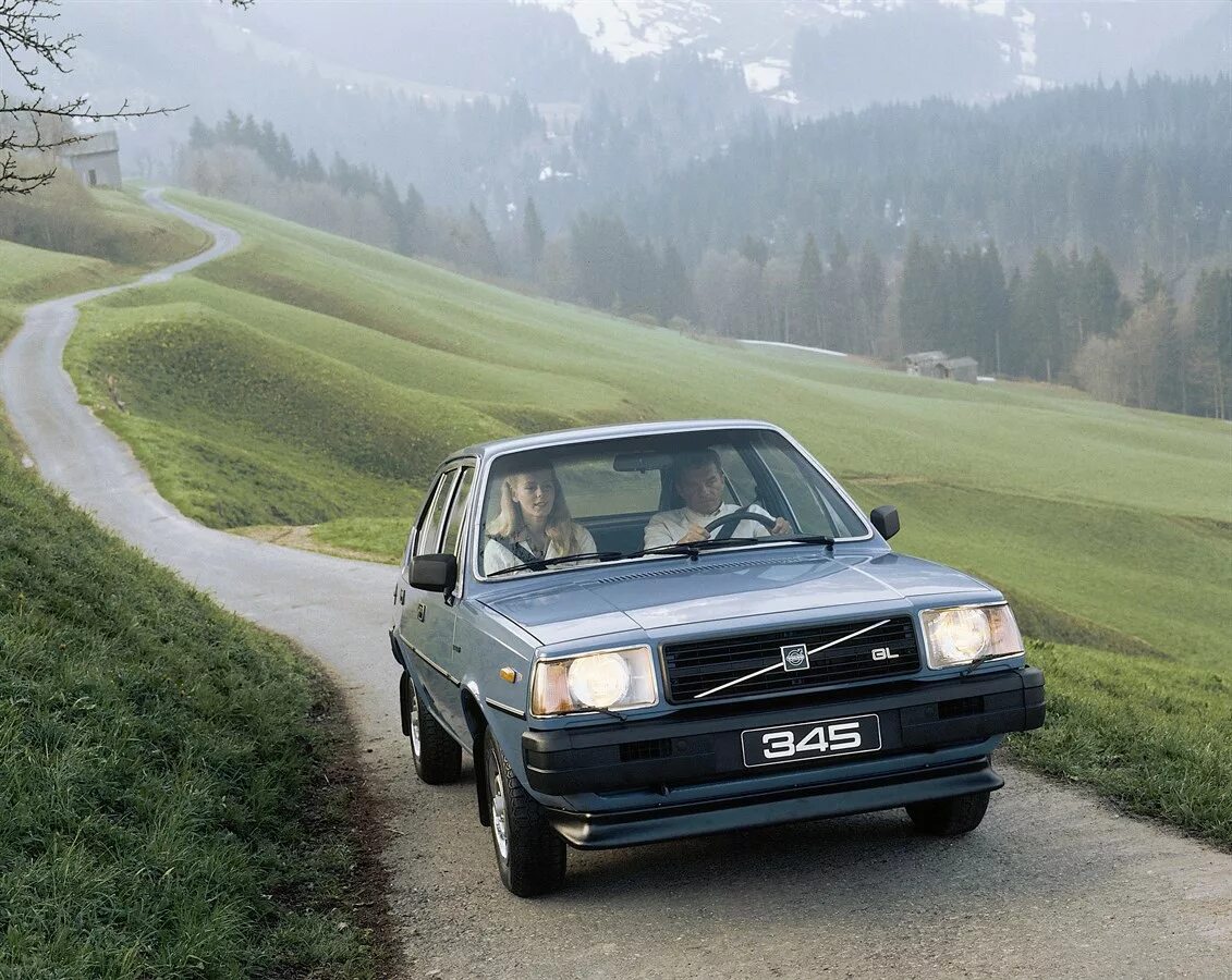 Вольво задний привод. Вольво 345. Volvo 300. Volvo 345 1979. Volvo 300 Series.