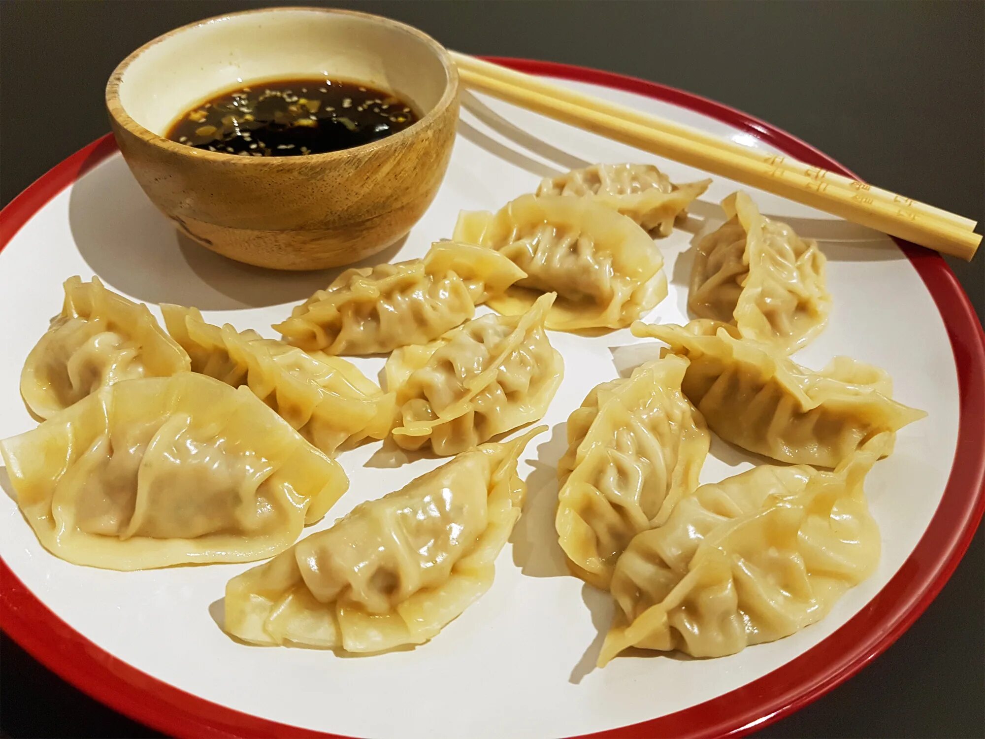 Jiaozi | цзяоцзы. Цзяоцзы (гёдза). Пельмени цзяоцзы. Китайская пельмешка “цзяоцзы”.