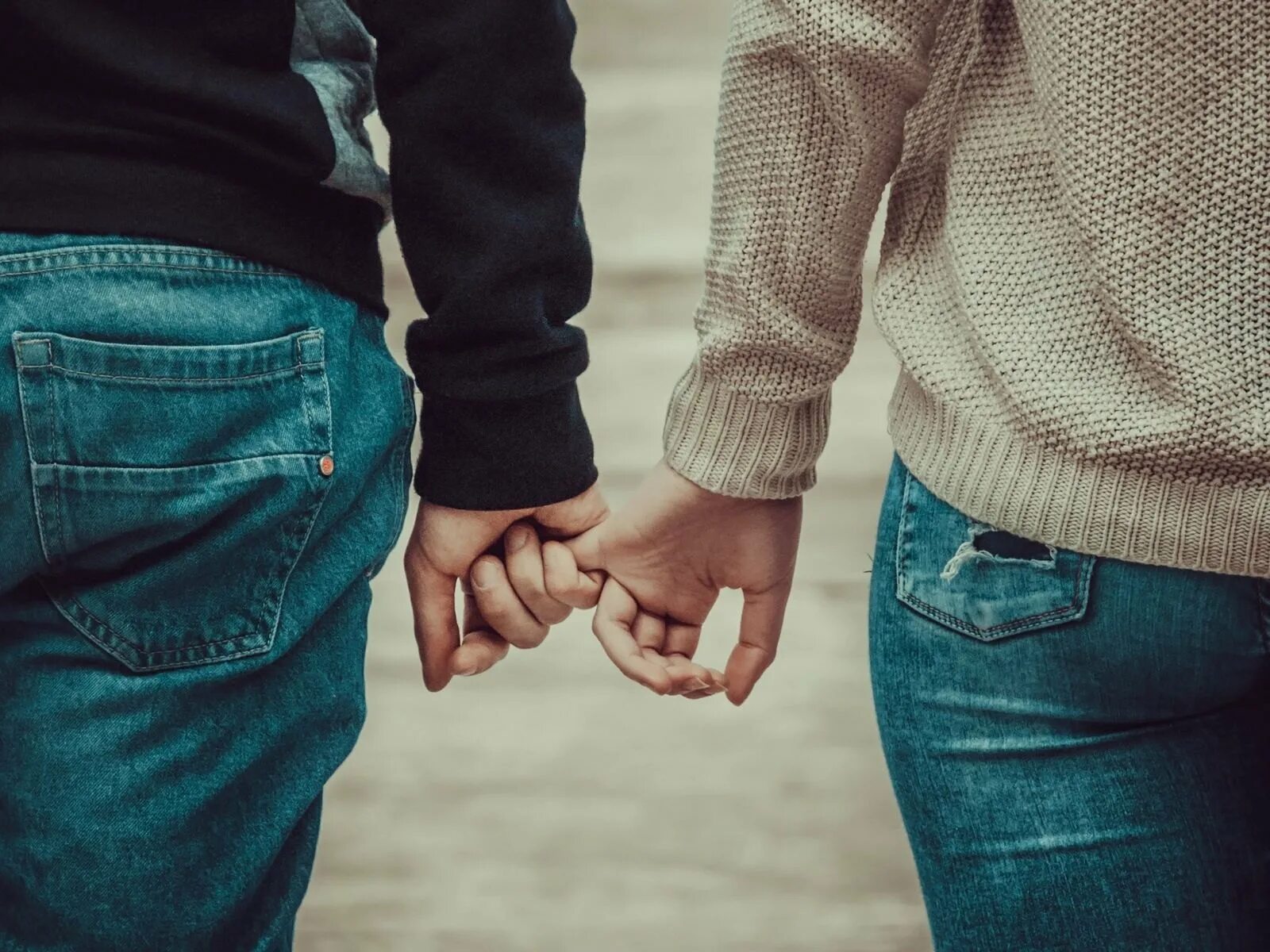 Много рук. Вместе своеобразный. Много рук вместе. Влюбленная дружба французское. Две руки.