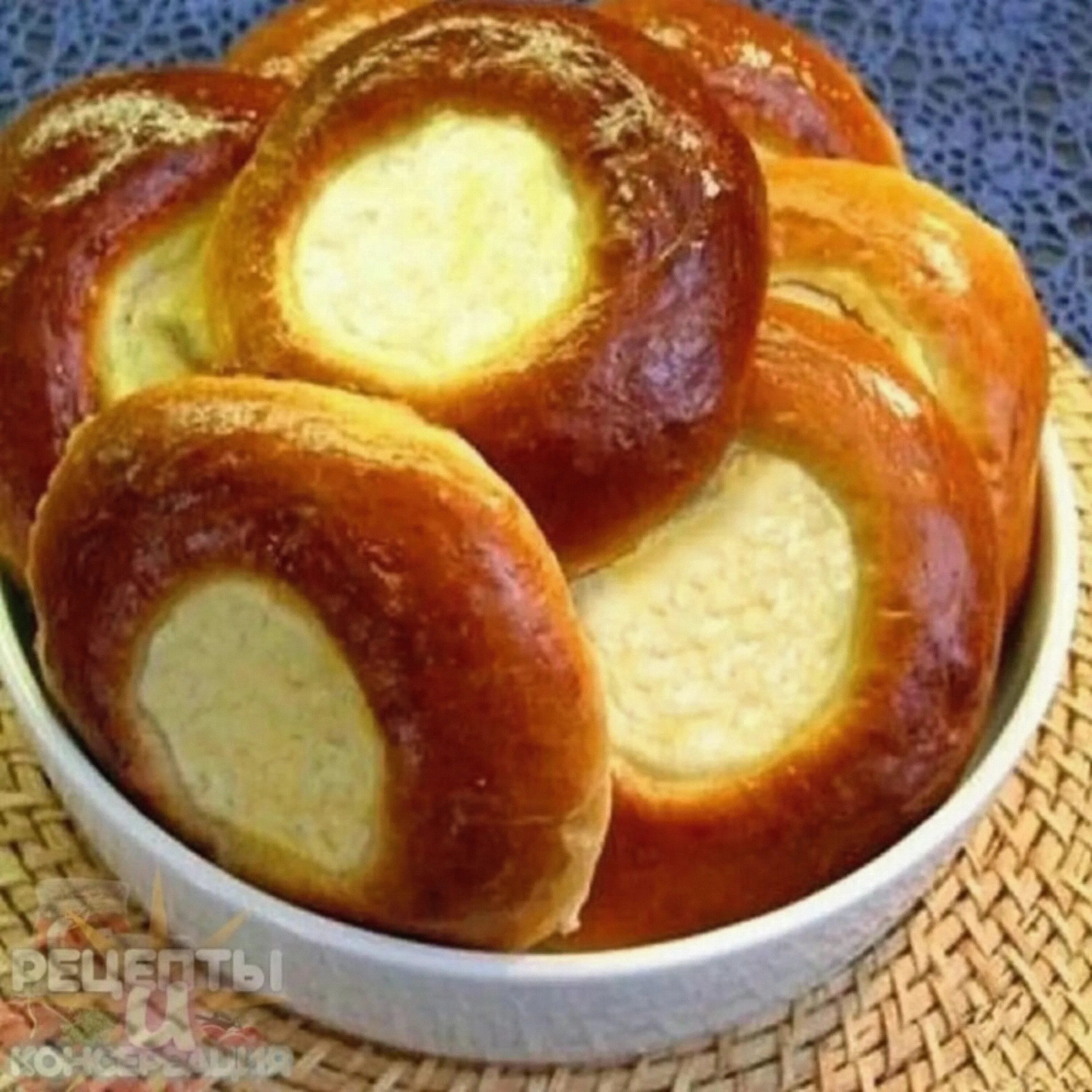 Картофельные шаньги. Ватрушка с творогом. Шаньга сибирская. Разные ватрушки. Ватрушка с творогом.