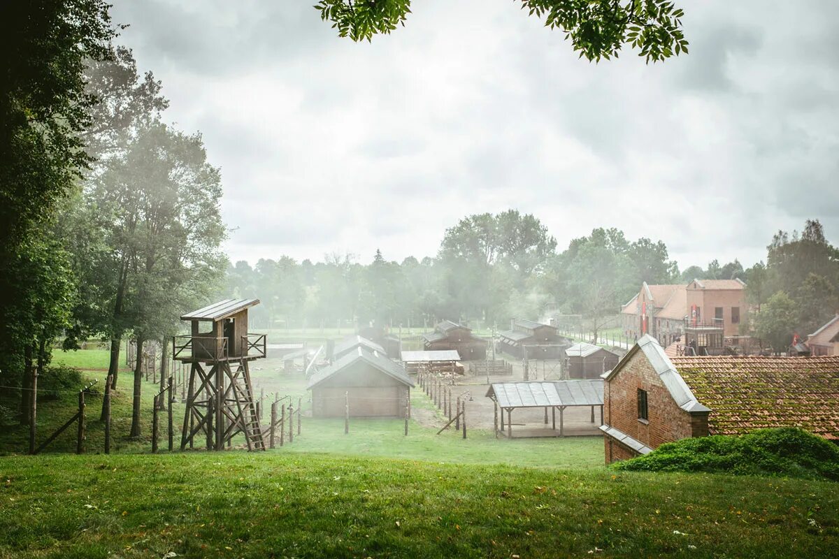 Лагерь фашистский собибор. Собибор побег фильм 2018. Побег из лагеря собибор. Константин хабенский собибор. Собибор фото.