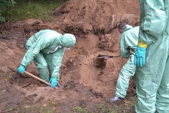 Захоронение биологических отходов. Срочное захоронение трупов. Санитарное захоронение. Могильник биологических отходов. Осмотр эксгумация