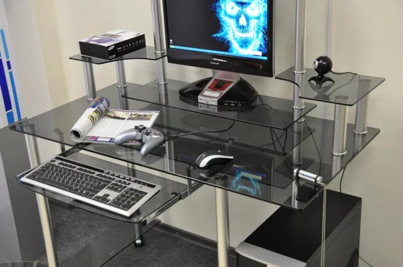 Стол компьютер стекло. Стекло. Стеклянный компьютерный столик. Компьютерный стол со стеклянной столешницей. Стол компьютерный burokrat dl-083.