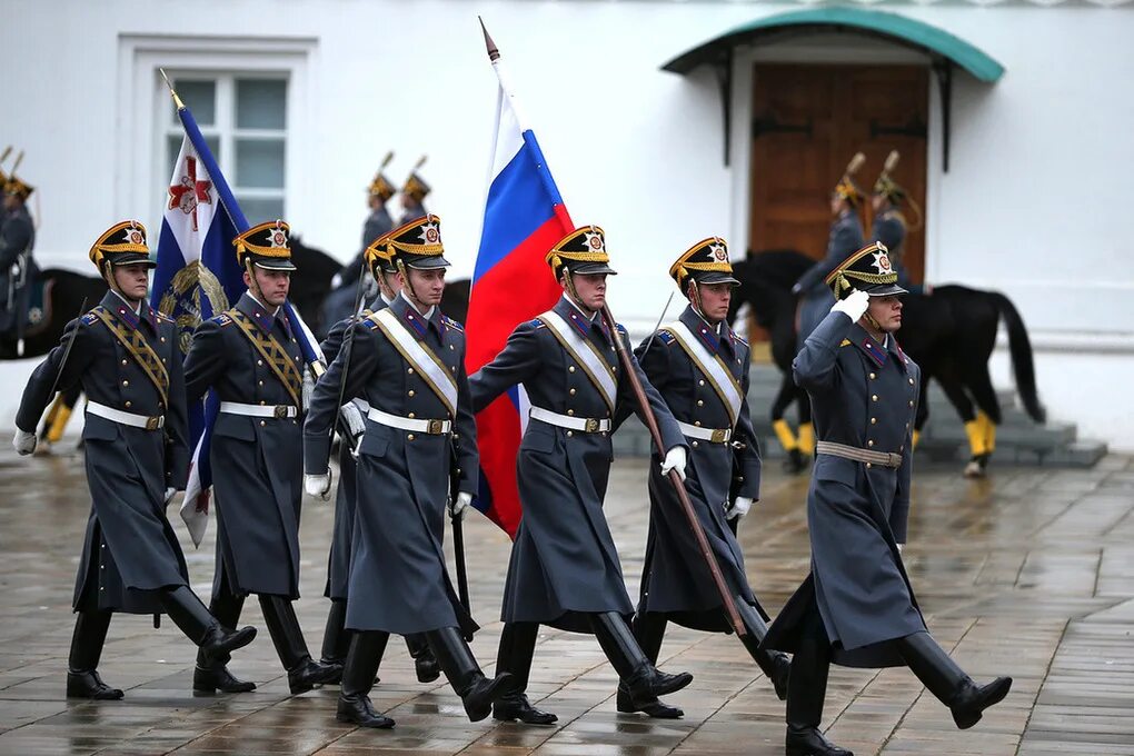 Кремлевская форма. Президентский полк ФСО России. Президентский полк службы коменданта Московского Кремля. ФСО президентский полк войска. Президентский полк Кремлевский полк.