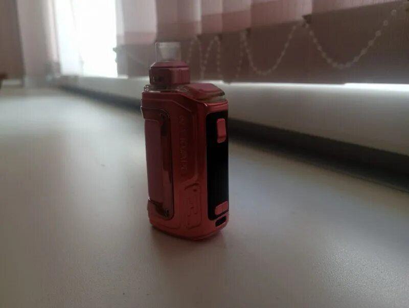 Аегис хиро заряюный разъём. Аегис вейп хиро зарядка. Аегис хиро гнездо для зарядки. Аегис хиро 1 не заряжается. Кнопки на аегис буст.