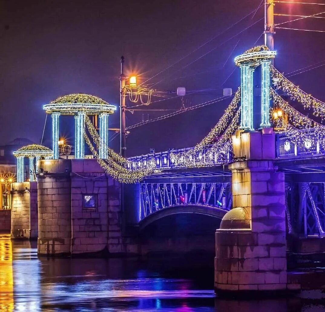 Самый красивый мост петербурга. Дворцовый мост в Санкт-Петербурге. Дворцовый мост ночью в Санкт-Петербурге. Александрийский мост в Санкт-Петербурге.
