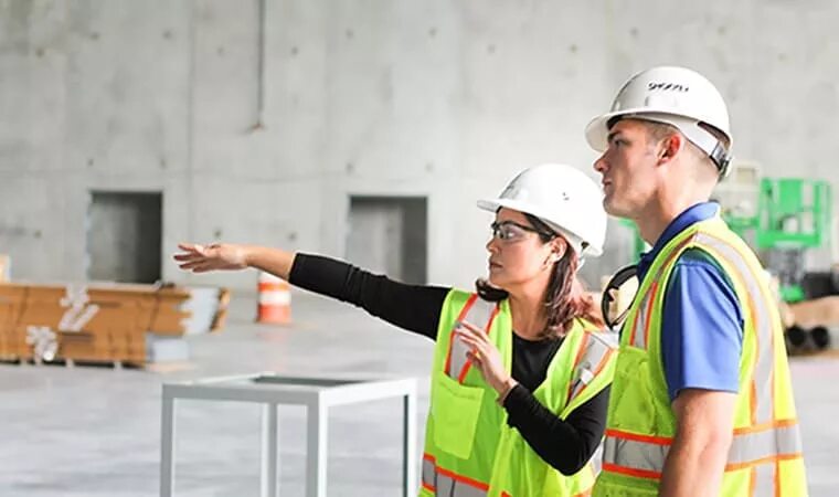 Профессиональный строитель. Иллюстрации по охране труда. Прораб на стройке. Make construction. Строительные работы.