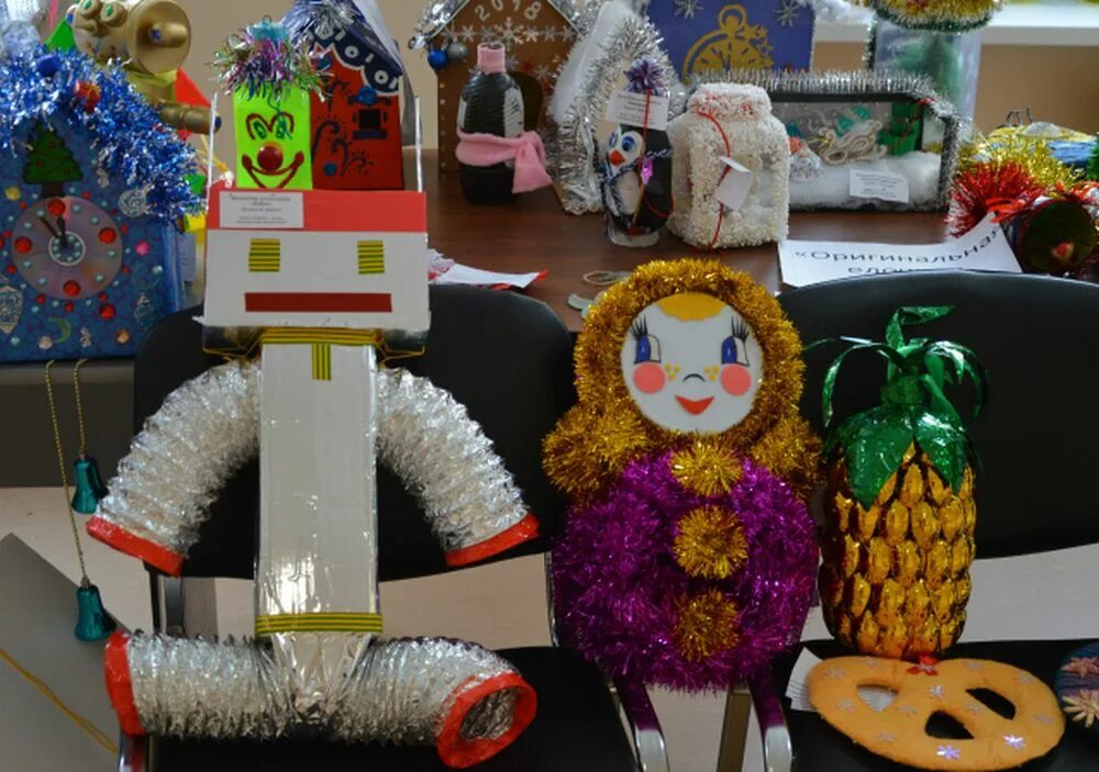 новогодние игрушки из отходов. елочная игрушка из вторичного сырья своими руками. елочная игрушка из вторсырья. елочная игрушка из вторсырья. новогодняя игрушка из втор сирья.