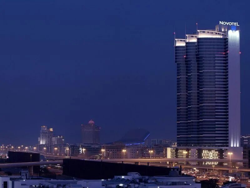 Новотель дубай бассейн. Аль барша дубай. Novotel дубай 4. Novotel dubai al barsha 4 аль-барша дубай. Novotel дубай аль барша.
