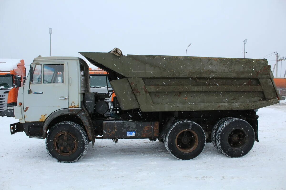 Камаз 55111 объем. КАМАЗ 5511 самосвал. КАМАЗ 5511 55111. КАМАЗ 55111 сельхозник. КАМАЗ 55111 И КАМАЗ 5511.