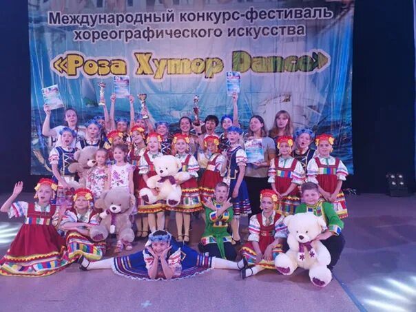Конкурсы май москва. Конкурс майский ветер котельники. Конкурсы май москва. Танцевальный ансамбль улыбка. Танцевальный конкурс в таллине 2019.