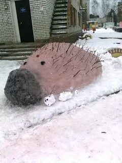 Ежик из снега в детском