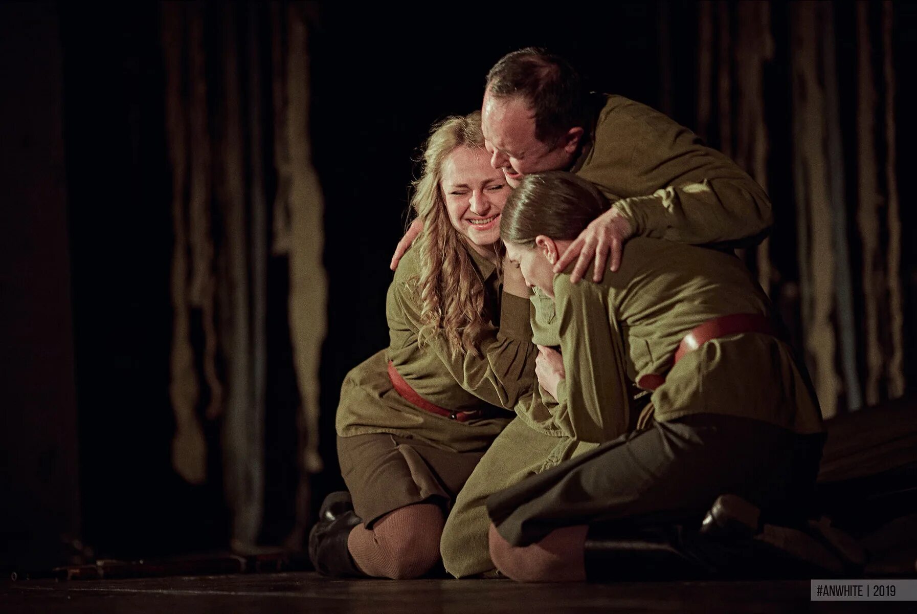 тюз а зори здесь тихие. спектакль а зори здесь тихие новосибирск. а зори здесь тихие спектакль. тюз а зори здесь тихие. театр киселева а зори здесь тихие.