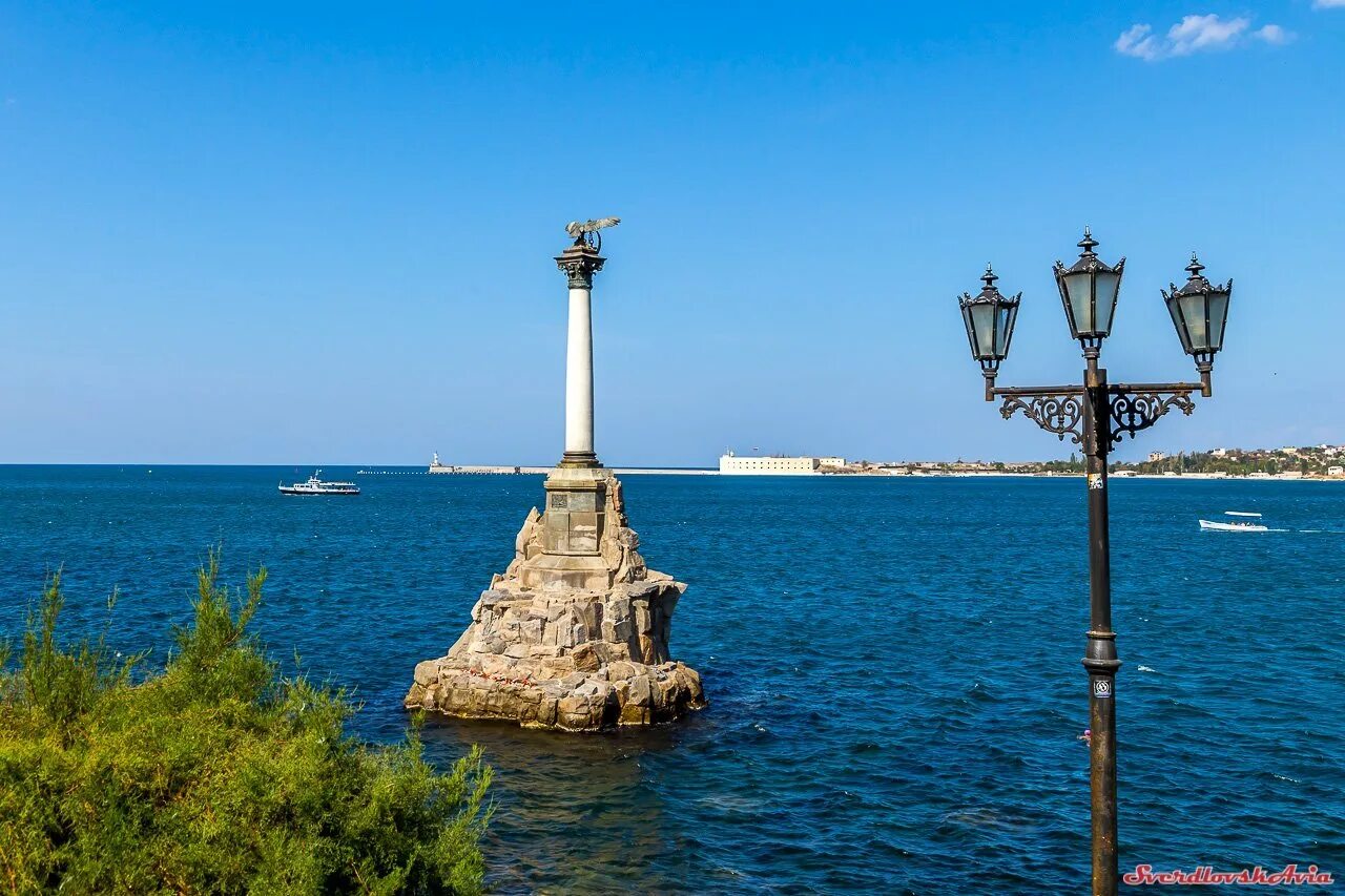 Севастополь относится к крыму. Севастополь). Севастополь относится к крыму. Памятник затопленным кораблям в севастополе. Севастополь относится к крыму.