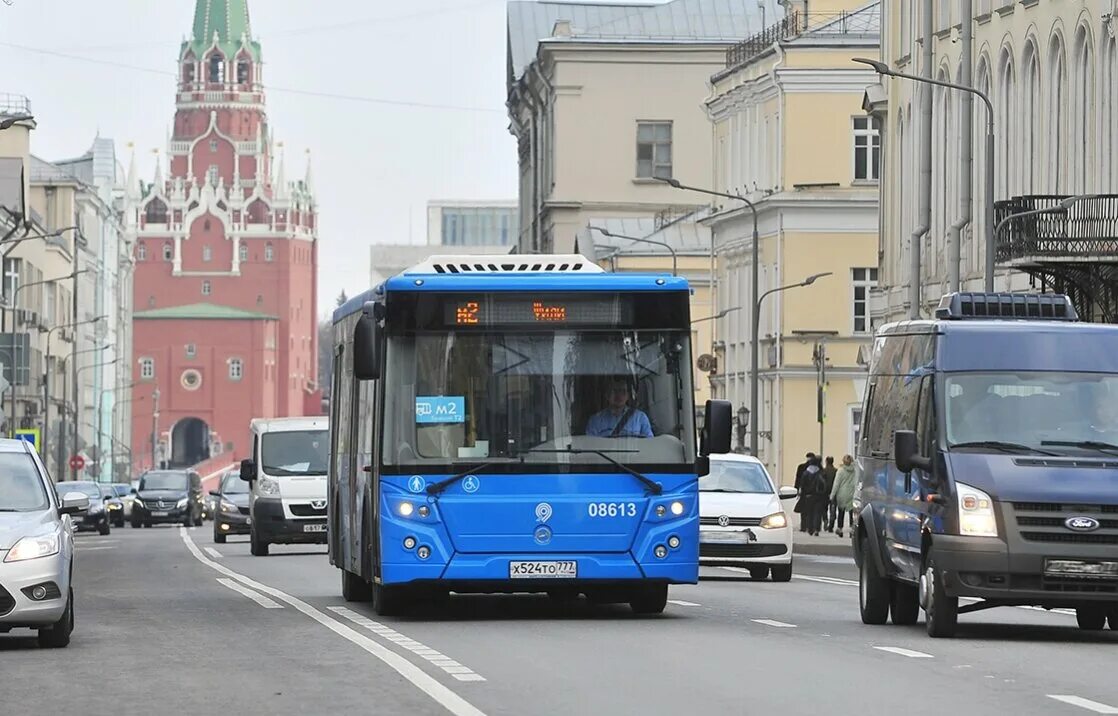 Автобус в центре москвы