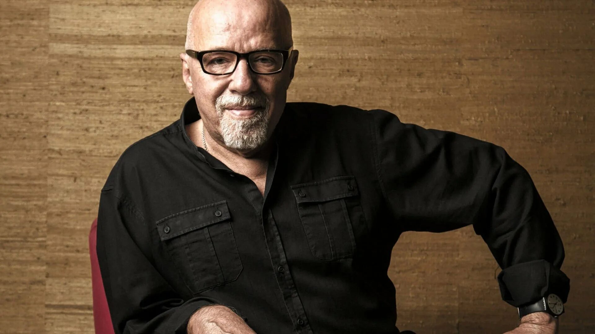 Коэльо писатель. Бразильский писатель. Писатель пауло коэльо. Бразильский писатель. Пауэлье колье писатель.