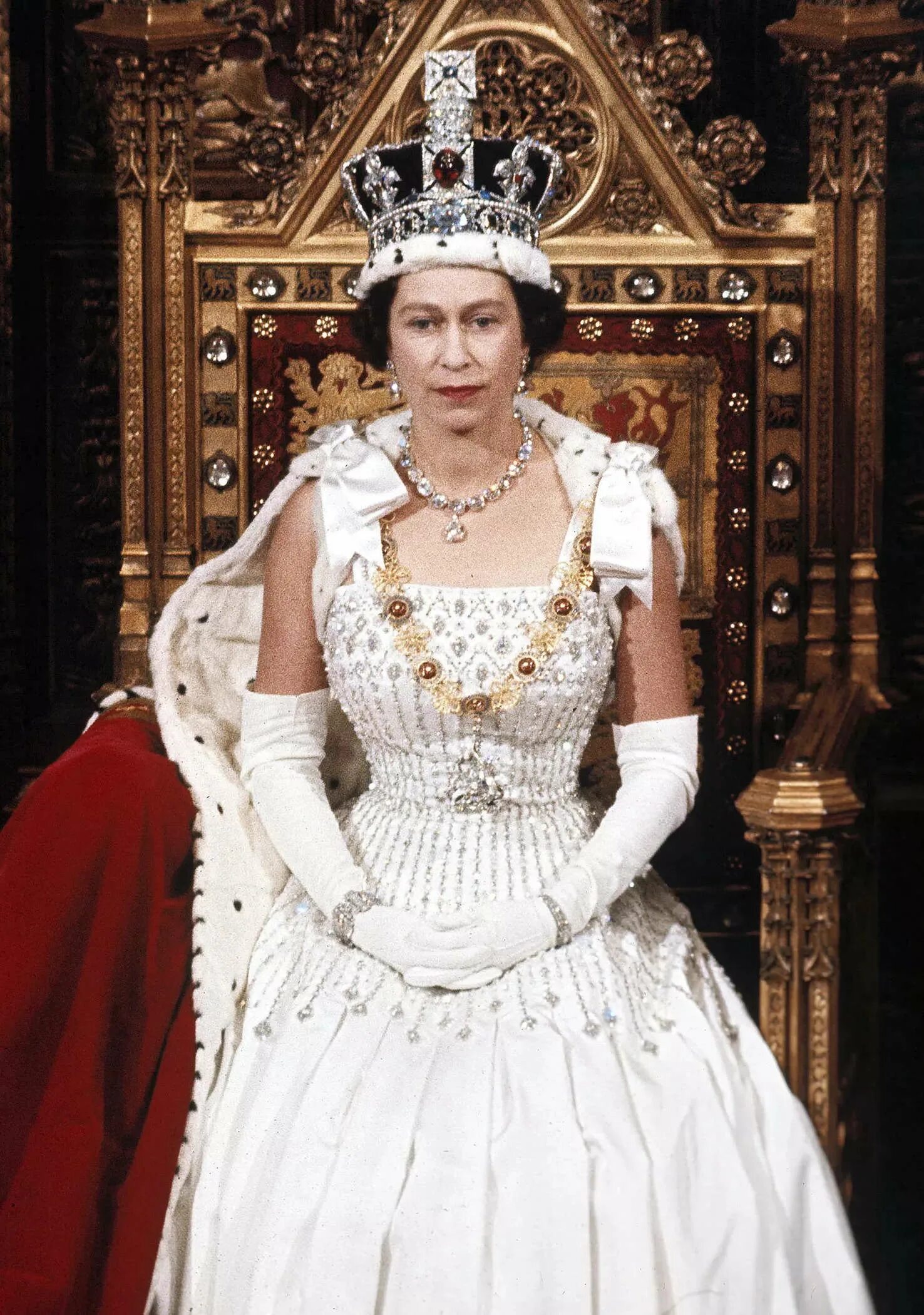 Прически королевы елизаветы 2. To one of the queen. To one of the queen. To one of the queen. To one of the queen.
