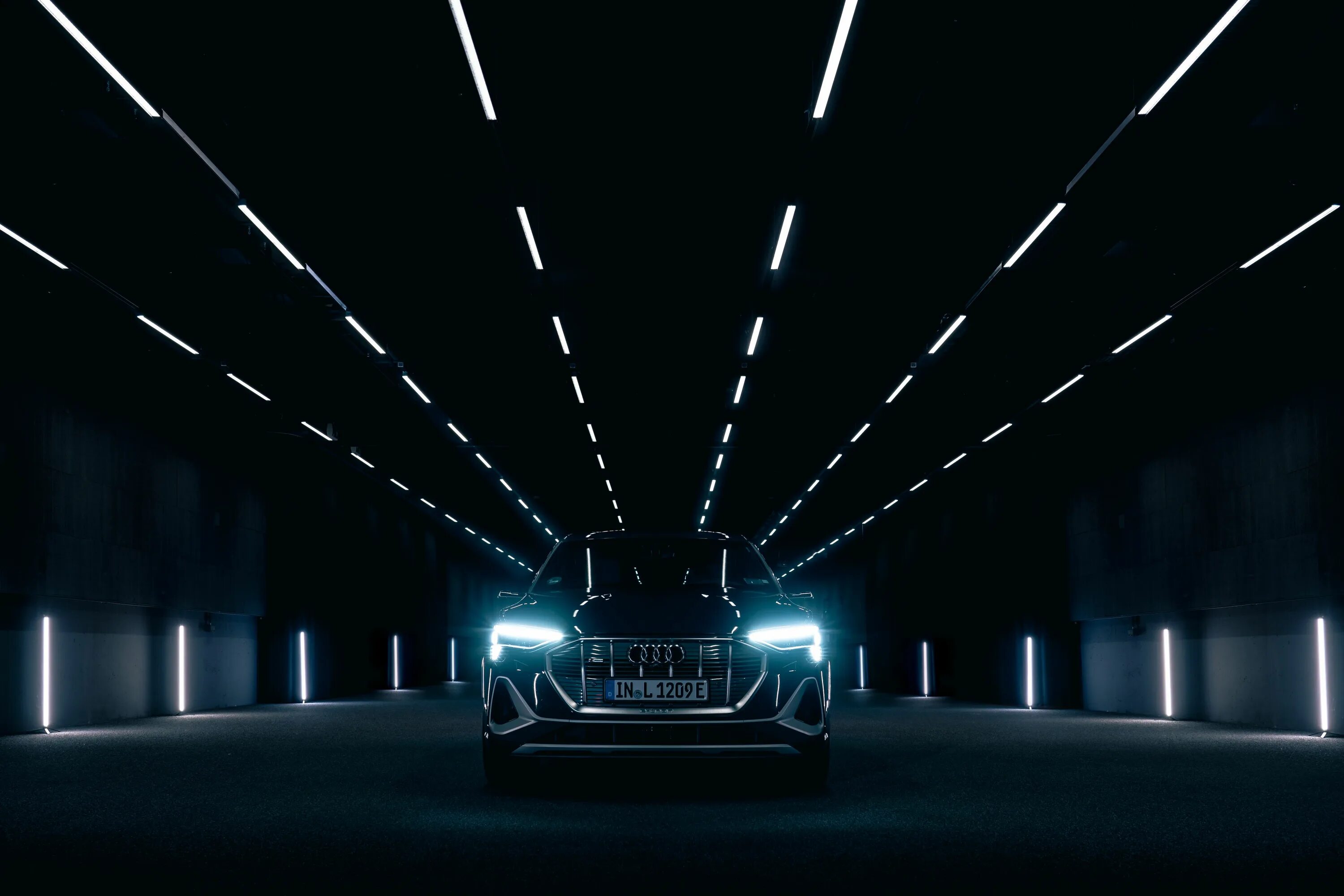 Как называется свет в машине. Свет на автомобиле. car headlight. матричное освещение авто. проекционные фары e-tron.