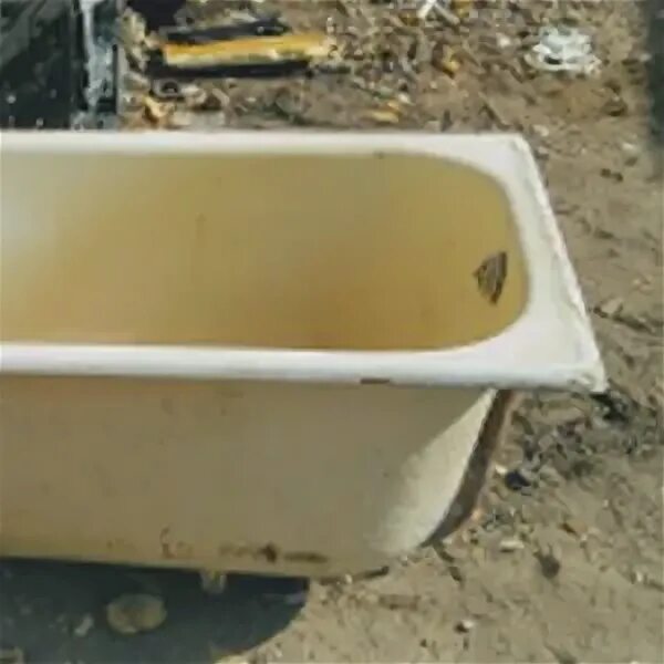 Чугунная ванна металлолом. Демонтаж чугунной ванны. Ванна металлолом. Демонтаж ванной. Фигурные чугунные ванны.