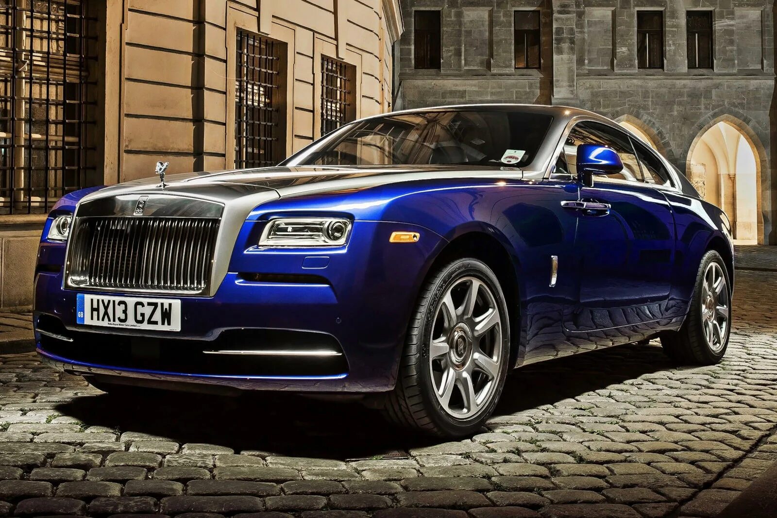 Авто роллс. Роллс Ройс. Машина Rolls Royce Wraith. Rolls Royce машина Rolls Royce. Роллс Ройс 2013.