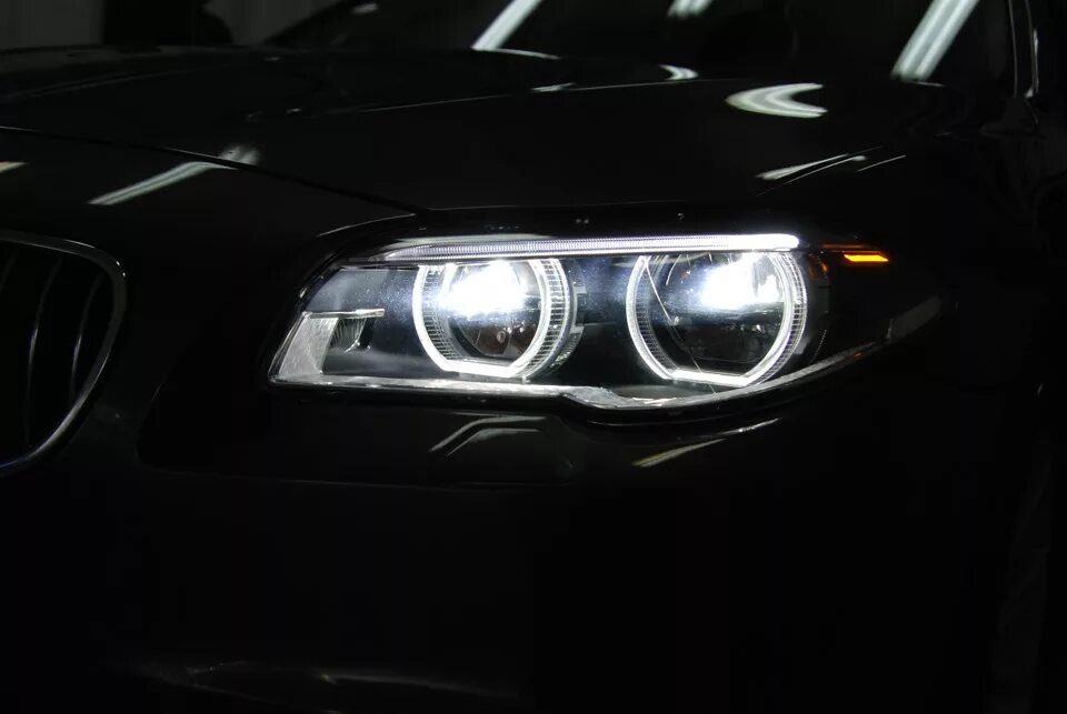 Как включить фары бмв. Bmw 5 f10 фары. bmw f10 led headlights. линзы бмв f10. bmw f10 led фары.