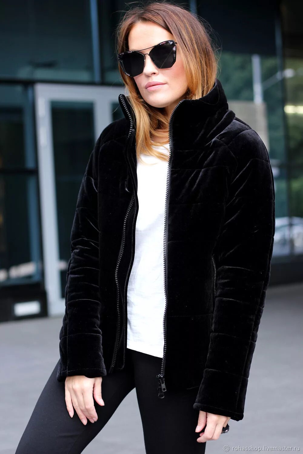 Mohito бархатный пуховик. Roxy куртка черная бархатная 2008. Стильные куртки женские. Бархатная куртка женская.