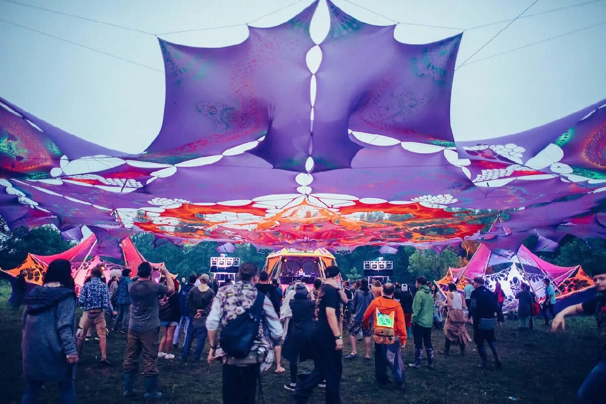 Чилл зона на фестивале. Чилаут планет 2024. Чилаут фестиваль. Chillout planet festival 2022. Чилаут планет 2024.