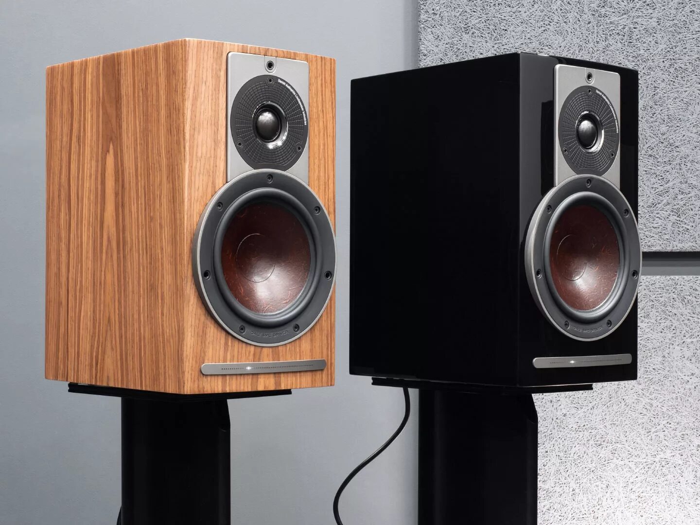 Dali sound hub bluos. Dali sound hub. Dali oberon 1 c. Dali oberon 1 dark walnut. Саунд дали.